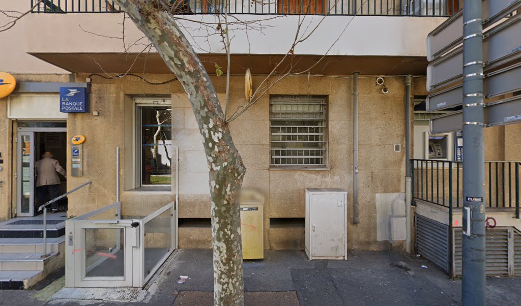 Retrouvez toutes les informations de contacts et horaires d&rsquo;ouverture pour La Poste MARSEILLE BLANCARDE situé à Marseille dans le département Bouches-du-Rhône (13). Pour effectuer envoyer vos colis (colissimo, chronopost, suivi colis), une gestion bancaire (banque postal, French Bank), votre courrier [&hellip;]