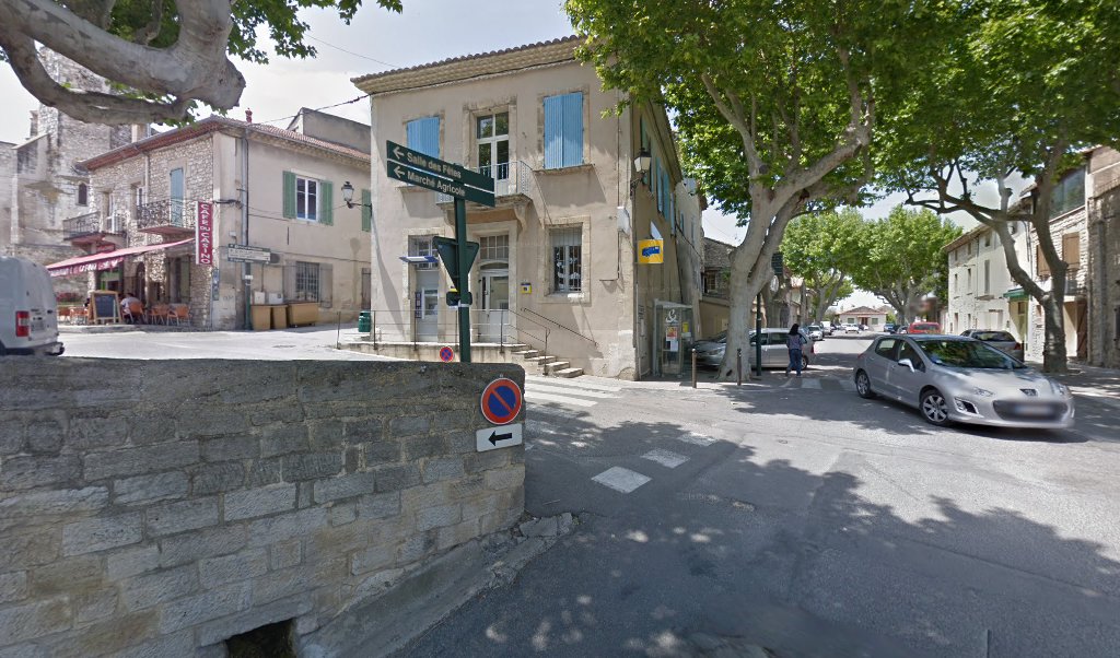 Retrouvez toutes les informations de contacts et horaires d&rsquo;ouverture pour La Poste VELLERON situé à Velleron dans le département Vaucluse (84). Pour effectuer envoyer vos colis (colissimo, chronopost, suivi colis), une gestion bancaire (banque postal, French Bank), votre courrier (suivi [&hellip;]