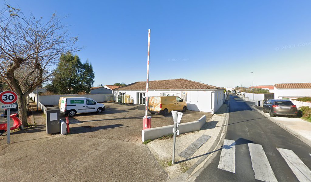 Retrouvez toutes les informations de contacts et horaires d&rsquo;ouverture pour La Poste Espace Clients Pro LE BOIS PLAGE EN RE PDC1 situé à Le bois plage en re dans le département Charente-Maritime (17). Pour effectuer envoyer vos colis (colissimo, chronopost, [&hellip;]
