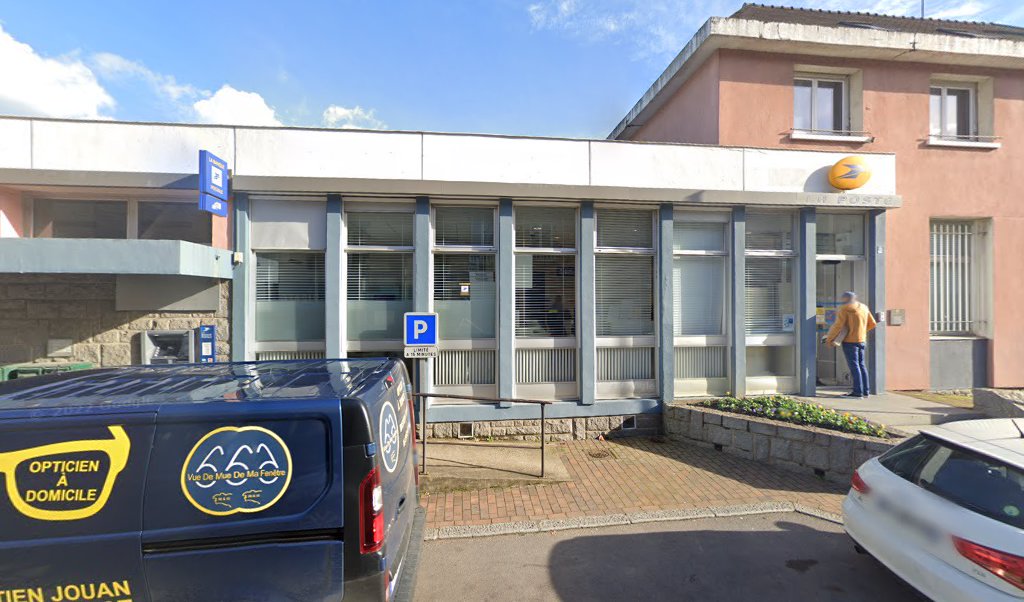 Retrouvez toutes les informations de contacts et horaires d&rsquo;ouverture pour La Poste GUER situé à Guer dans le département Morbihan (56). Pour effectuer envoyer vos colis (colissimo, chronopost, suivi colis), une gestion bancaire (banque postal, French Bank), votre courrier (suivi [&hellip;]