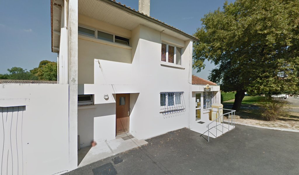 Retrouvez toutes les informations de contacts et horaires d&rsquo;ouverture pour La Poste Agence Communale PERISSAC Mairie situé à Perissac dans le département Gironde (33). Pour effectuer envoyer vos colis (colissimo, chronopost, suivi colis), une gestion bancaire (banque postal, French Bank), [&hellip;]