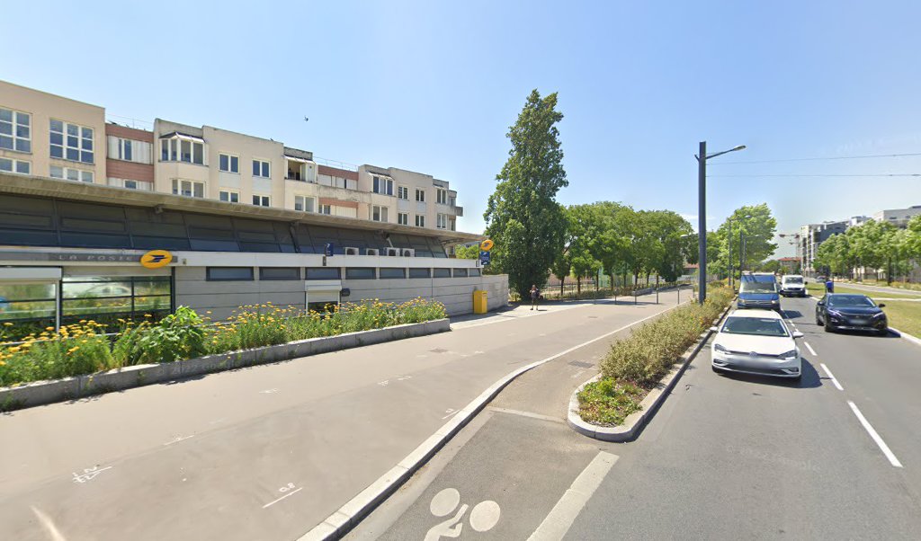 Retrouvez toutes les informations de contacts et horaires d&rsquo;ouverture pour La Poste LYON MERMOZ situé à Lyon dans le département Rhône (69). Pour effectuer envoyer vos colis (colissimo, chronopost, suivi colis), une gestion bancaire (banque postal, French Bank), votre courrier [&hellip;]