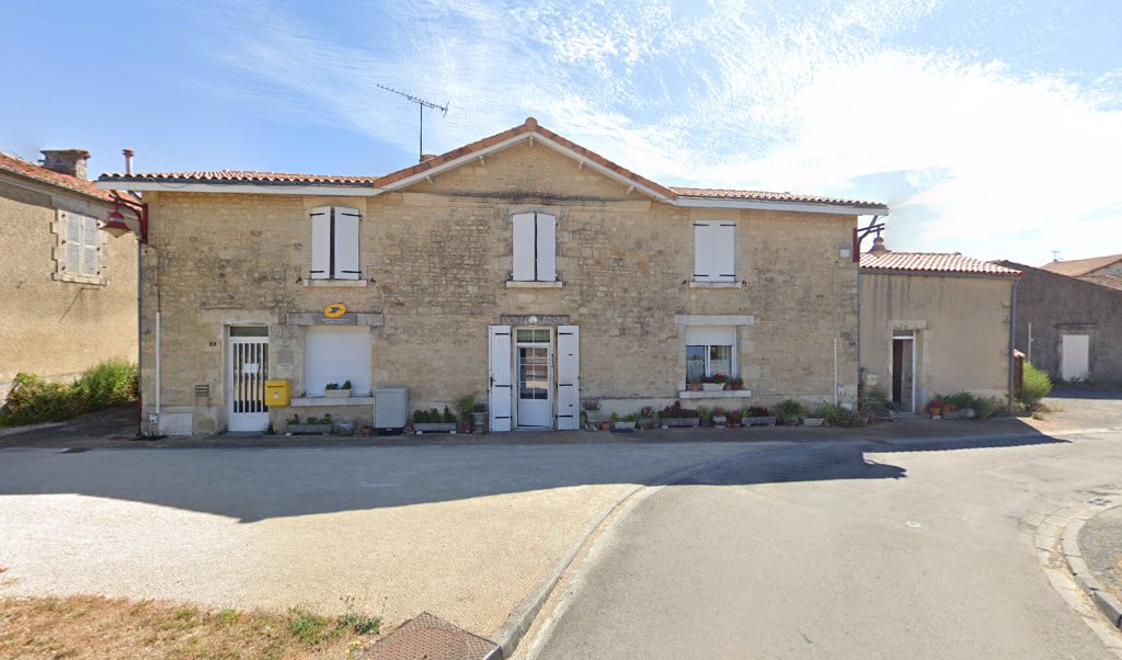 Retrouvez toutes les informations de contacts et horaires d&rsquo;ouverture pour La Poste Agence Communale CHARME Mairie situé à Charme dans le département Charente (16). Pour effectuer envoyer vos colis (colissimo, chronopost, suivi colis), une gestion bancaire (banque postal, French Bank), [&hellip;]