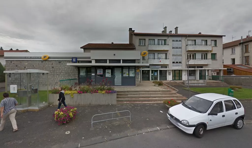 Retrouvez toutes les informations de contacts et horaires d&rsquo;ouverture pour La Poste CRAPONNE SUR ARZON situé à Craponne sur arzon dans le département Haute-Loire (43). Pour effectuer envoyer vos colis (colissimo, chronopost, suivi colis), une gestion bancaire (banque postal, French [&hellip;]