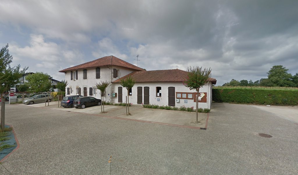 Retrouvez toutes les informations de contacts et horaires d&rsquo;ouverture pour La Poste Agence Communale ORX LPAC situé à Orx dans le département Landes (40). Pour effectuer envoyer vos colis (colissimo, chronopost, suivi colis), une gestion bancaire (banque postal, French Bank), [&hellip;]