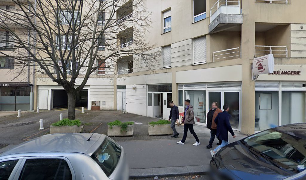 Retrouvez toutes les informations de contacts et horaires d&rsquo;ouverture pour La Poste Relais CALUIRE ET CUIRE situé à Caluire et cuire dans le département Rhône (69). Pour effectuer envoyer vos colis (colissimo, chronopost, suivi colis), une gestion bancaire (banque postal, [&hellip;]