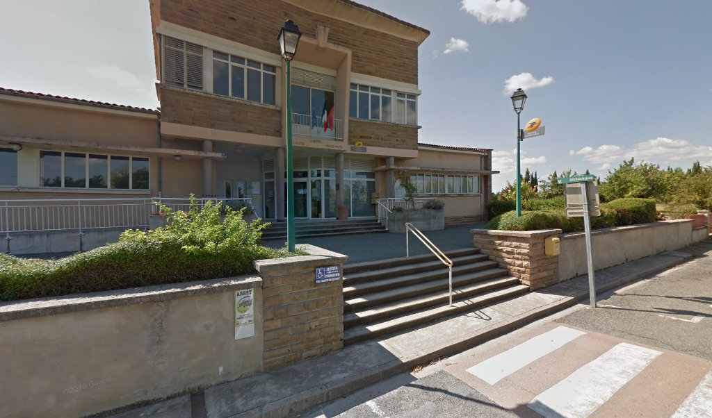 Retrouvez toutes les informations de contacts et horaires d&rsquo;ouverture pour La Poste Agence Communale SENOUILLAC Mairie situé à Senouillac dans le département Tarn (81). Pour effectuer envoyer vos colis (colissimo, chronopost, suivi colis), une gestion bancaire (banque postal, French Bank), [&hellip;]