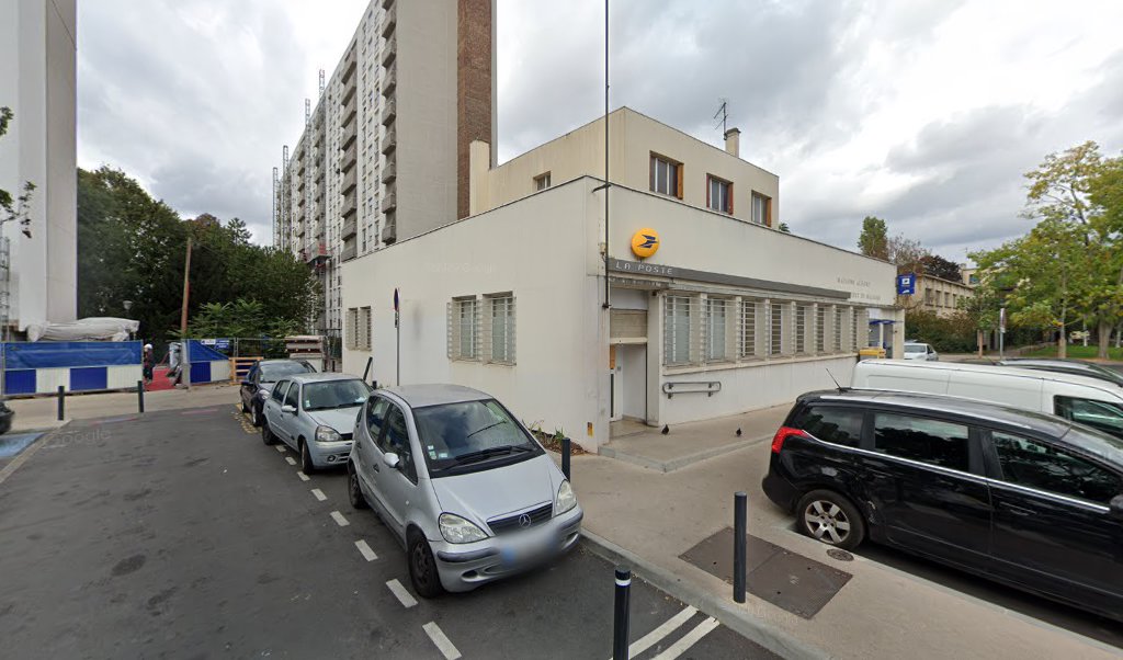 Retrouvez toutes les informations de contacts et horaires d&rsquo;ouverture pour La Poste MAISONS ALFORT VERT DE MAISONS situé à Maisons alfort dans le département Val-de-Marne (94). Pour effectuer envoyer vos colis (colissimo, chronopost, suivi colis), une gestion bancaire (banque postal, [&hellip;]