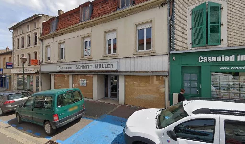 Retrouvez toutes les informations de contacts et horaires d&rsquo;ouverture pour Relais Pickup LEPASSAGE BY LOU situé à Bouzonville dans le département Moselle (57). Pour effectuer envoyer vos colis (colissimo, chronopost, suivi colis), une gestion bancaire (banque postal, French Bank), votre [&hellip;]