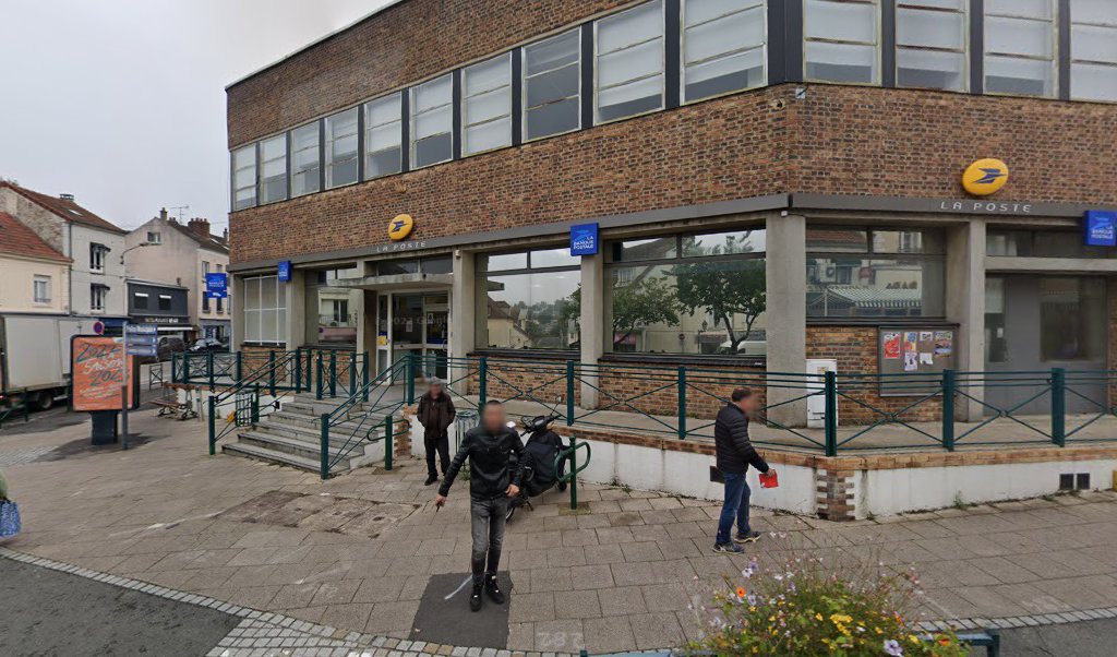 Retrouvez toutes les informations de contacts et horaires d&rsquo;ouverture pour La Poste ORSAY situé à Orsay dans le département Essonne (91). Pour effectuer envoyer vos colis (colissimo, chronopost, suivi colis), une gestion bancaire (banque postal, French Bank), votre courrier (suivi [&hellip;]
