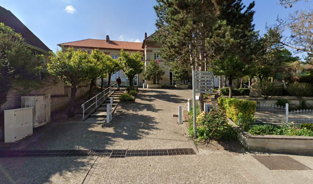 Retrouvez toutes les informations de contacts et horaires d&rsquo;ouverture pour La Poste SAINT MAXIMIN situé à St maximin dans le département Oise (60). Pour effectuer envoyer vos colis (colissimo, chronopost, suivi colis), une gestion bancaire (banque postal, French Bank), votre [&hellip;]