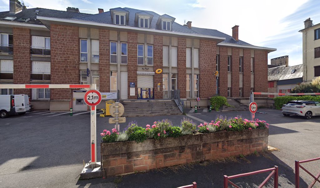 Retrouvez toutes les informations de contacts et horaires d&rsquo;ouverture pour La Poste ESPALION situé à Espalion dans le département Aveyron (12). Pour effectuer envoyer vos colis (colissimo, chronopost, suivi colis), une gestion bancaire (banque postal, French Bank), votre courrier (suivi [&hellip;]