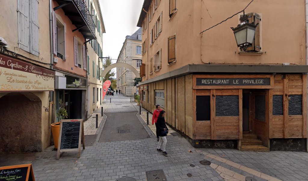 Retrouvez toutes les informations de contacts et horaires d&rsquo;ouverture pour Relais Pickup AZURVAP situé à Gap dans le département Hautes-Alpes (05). Pour effectuer envoyer vos colis (colissimo, chronopost, suivi colis), une gestion bancaire (banque postal, French Bank), votre courrier (suivi [&hellip;]