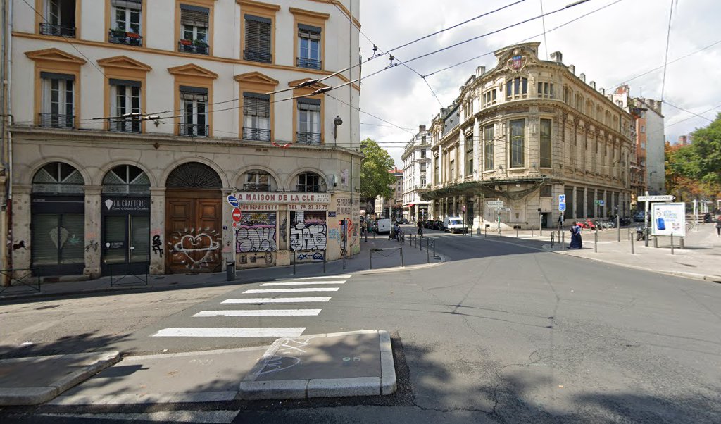 Retrouvez toutes les informations de contacts et horaires d&rsquo;ouverture pour Relais Pickup LA POSTE CARREPRO PLACE DE LA PAIX situé à Lyon dans le département Rhône (69). Pour effectuer envoyer vos colis (colissimo, chronopost, suivi colis), une gestion bancaire (banque [&hellip;]