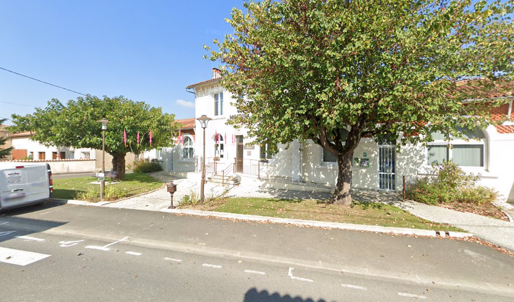 Retrouvez toutes les informations de contacts et horaires d&rsquo;ouverture pour La Poste Agence Communale LONGRE Mairie situé à Longre dans le département Charente (16). Pour effectuer envoyer vos colis (colissimo, chronopost, suivi colis), une gestion bancaire (banque postal, French Bank), [&hellip;]