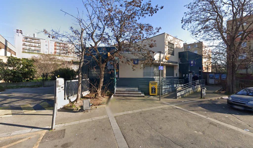 Retrouvez toutes les informations de contacts et horaires d&rsquo;ouverture pour La Poste MARSEILLE NOTRE DAME LIMITE situé à Marseille dans le département Bouches-du-Rhône (13). Pour effectuer envoyer vos colis (colissimo, chronopost, suivi colis), une gestion bancaire (banque postal, French Bank), [&hellip;]
