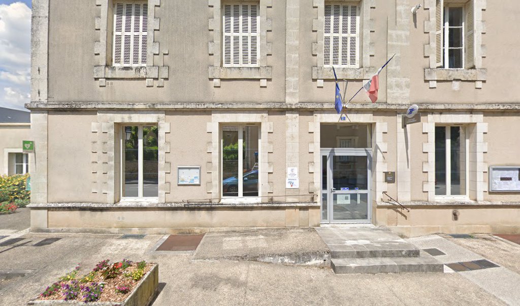 Retrouvez toutes les informations de contacts et horaires d&rsquo;ouverture pour La Poste Agence Communale USSON DU POITOU Mairie situé à Usson du poitou dans le département Vienne (86). Pour effectuer envoyer vos colis (colissimo, chronopost, suivi colis), une gestion bancaire [&hellip;]