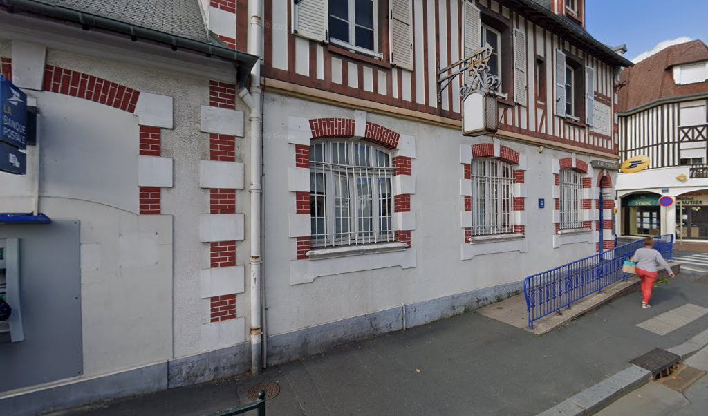 Retrouvez toutes les informations de contacts et horaires d&rsquo;ouverture pour La Poste CABOURG situé à Cabourg dans le département Calvados (14). Pour effectuer envoyer vos colis (colissimo, chronopost, suivi colis), une gestion bancaire (banque postal, French Bank), votre courrier (suivi [&hellip;]
