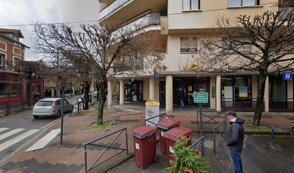 Retrouvez toutes les informations de contacts et horaires d&rsquo;ouverture pour La Poste CHELLES FOCH situé à Chelles dans le département Seine-et-Marne (77). Pour effectuer envoyer vos colis (colissimo, chronopost, suivi colis), une gestion bancaire (banque postal, French Bank), votre courrier [&hellip;]