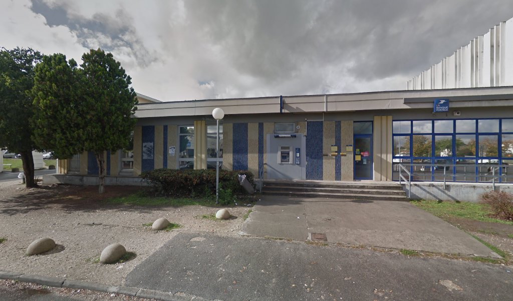 Retrouvez toutes les informations de contacts et horaires d&rsquo;ouverture pour La Poste Espace Clients Pro LORMONT GENICART PDC1 situé à Lormont dans le département Gironde (33). Pour effectuer envoyer vos colis (colissimo, chronopost, suivi colis), une gestion bancaire (banque postal, [&hellip;]