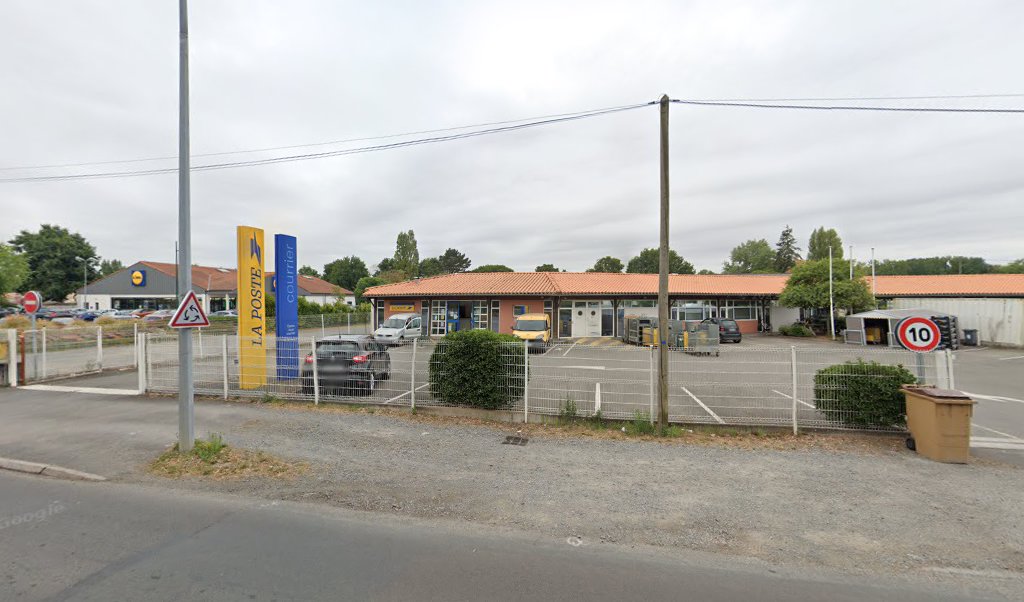 Retrouvez toutes les informations de contacts et horaires d&rsquo;ouverture pour La Poste Espace Clients Pro MACHECOUL PDC1 situé à Machecoul st meme dans le département Loire-Atlantique (44). Pour effectuer envoyer vos colis (colissimo, chronopost, suivi colis), une gestion bancaire (banque [&hellip;]