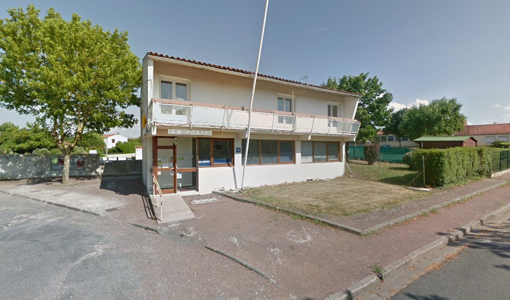 Retrouvez toutes les informations de contacts et horaires d&rsquo;ouverture pour La Poste Agence Communale SAINT AGNANT MAIRIE situé à St agnant dans le département Charente-Maritime (17). Pour effectuer envoyer vos colis (colissimo, chronopost, suivi colis), une gestion bancaire (banque postal, [&hellip;]