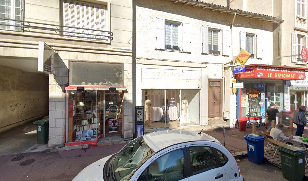 Retrouvez toutes les informations de contacts et horaires d&rsquo;ouverture pour Relais Pickup LE DIPLOMATE situé à Limoges dans le département Haute-Vienne (87). Pour effectuer envoyer vos colis (colissimo, chronopost, suivi colis), une gestion bancaire (banque postal, French Bank), votre courrier [&hellip;]