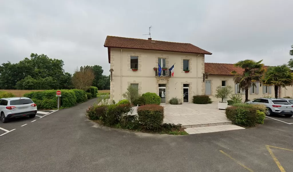 Retrouvez toutes les informations de contacts et horaires d&rsquo;ouverture pour La Poste Agence Communale GAMARDE LES BAINS Mairie situé à Gamarde les bains dans le département Landes (40). Pour effectuer envoyer vos colis (colissimo, chronopost, suivi colis), une gestion bancaire [&hellip;]