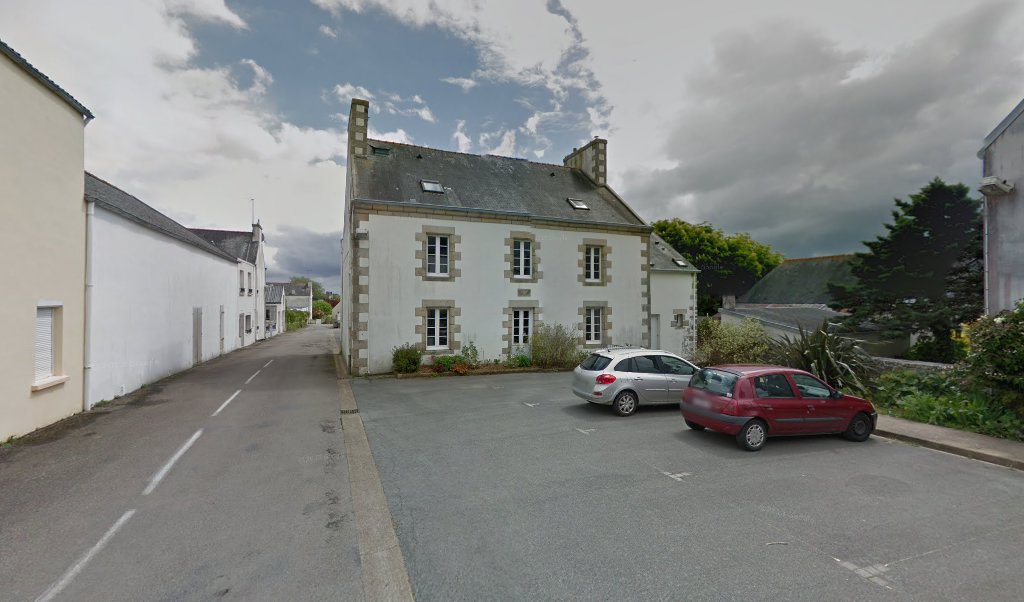 Retrouvez toutes les informations de contacts et horaires d&rsquo;ouverture pour La Poste Agence Communale POULDREUZIC Mairie situé à Pouldreuzic dans le département Finistère (29). Pour effectuer envoyer vos colis (colissimo, chronopost, suivi colis), une gestion bancaire (banque postal, French Bank), [&hellip;]