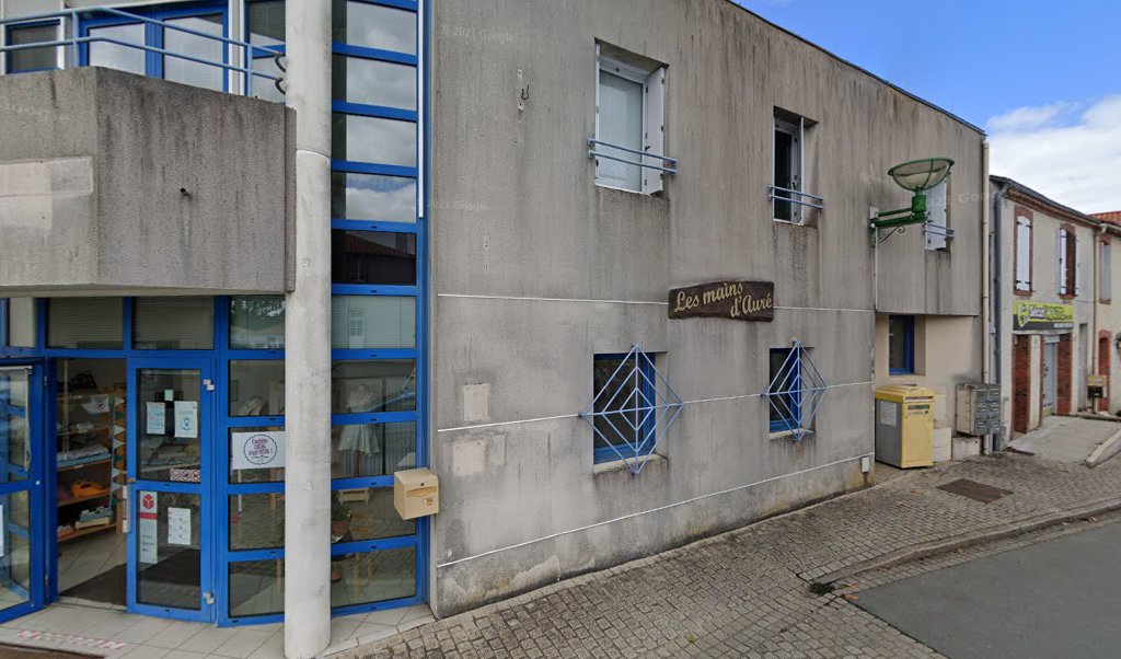 Retrouvez toutes les informations de contacts et horaires d&rsquo;ouverture pour Relais Pickup LES MAINS D AURE situé à La chaize le vicomte dans le département Vendée (85). Pour effectuer envoyer vos colis (colissimo, chronopost, suivi colis), une gestion bancaire (banque [&hellip;]