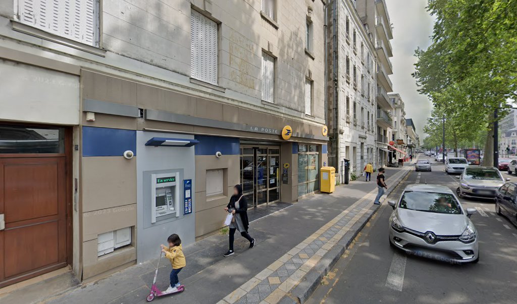 Retrouvez toutes les informations de contacts et horaires d&rsquo;ouverture pour La Poste TOURS GRAMMONT situé à Tours dans le département Indre-et-Loire (37). Pour effectuer envoyer vos colis (colissimo, chronopost, suivi colis), une gestion bancaire (banque postal, French Bank), votre courrier [&hellip;]