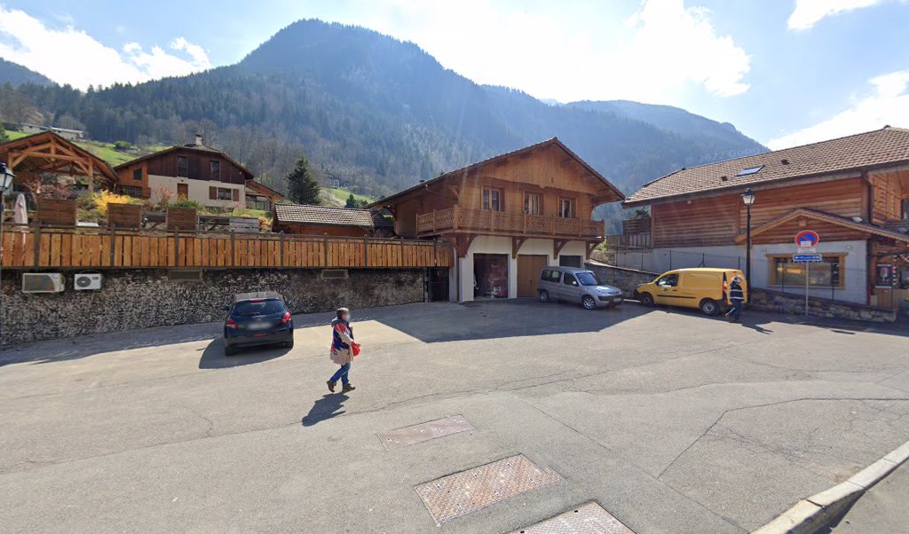 Retrouvez toutes les informations de contacts et horaires d&rsquo;ouverture pour Relais Pickup EPICERIE DU PETIT BORNAND situé à Glieres val de borne dans le département Haute-Savoie (74). Pour effectuer envoyer vos colis (colissimo, chronopost, suivi colis), une gestion bancaire (banque [&hellip;]