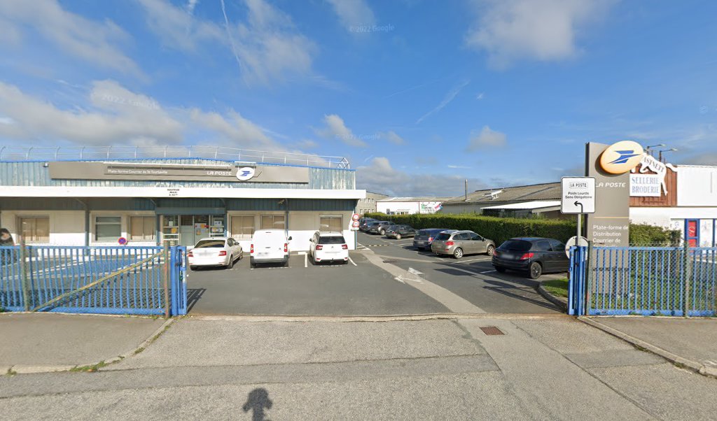 Retrouvez toutes les informations de contacts et horaires d&rsquo;ouverture pour La Poste Espace Clients Pro TOURLAVILLE PDC1 situé à Cherbourg en cotentin dans le département Manche (50). Pour effectuer envoyer vos colis (colissimo, chronopost, suivi colis), une gestion bancaire (banque [&hellip;]