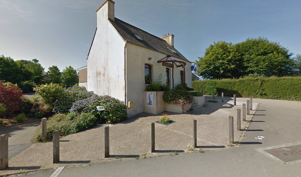 Retrouvez toutes les informations de contacts et horaires d&rsquo;ouverture pour La Poste Agence Communale LE CLOITRE ST THEGONNEC Mairie situé à Le cloitre st thegonnec dans le département Finistère (29). Pour effectuer envoyer vos colis (colissimo, chronopost, suivi colis), une [&hellip;]