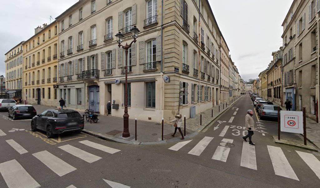 Retrouvez toutes les informations de contacts et horaires d&rsquo;ouverture pour La Poste VERSAILLES SAINT LOUIS situé à Versailles dans le département Yvelines (78). Pour effectuer envoyer vos colis (colissimo, chronopost, suivi colis), une gestion bancaire (banque postal, French Bank), votre [&hellip;]