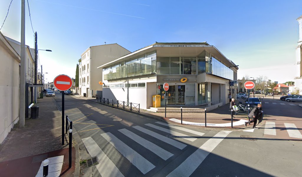Retrouvez toutes les informations de contacts et horaires d&rsquo;ouverture pour La Poste BORDEAUX SAINT AUGUSTIN situé à Bordeaux dans le département Gironde (33). Pour effectuer envoyer vos colis (colissimo, chronopost, suivi colis), une gestion bancaire (banque postal, French Bank), votre [&hellip;]