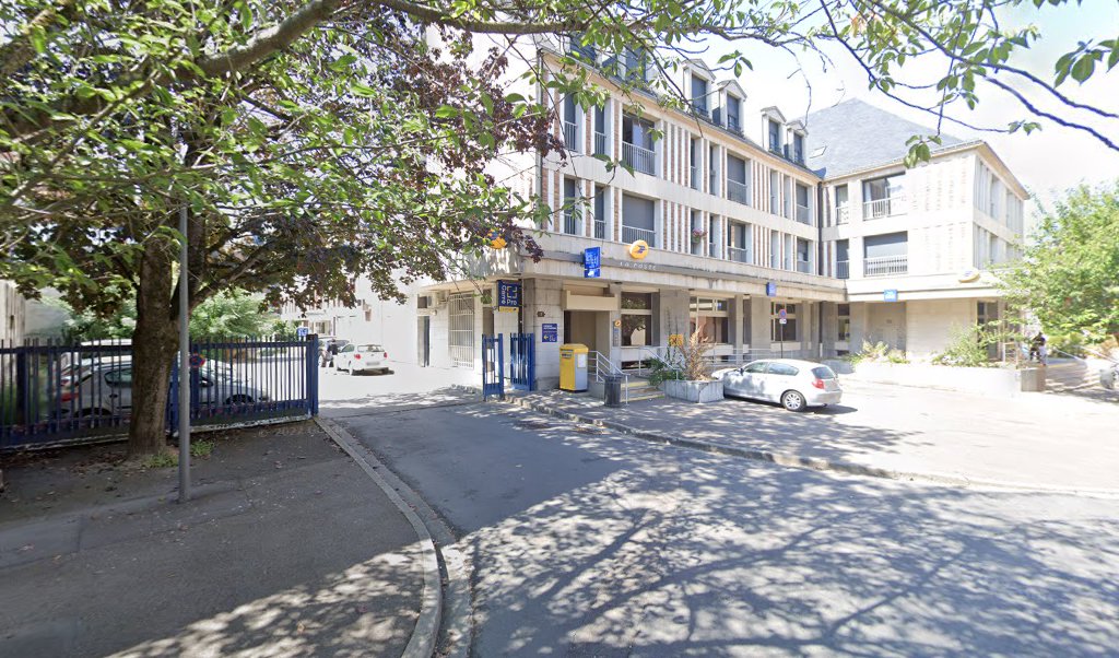 Retrouvez toutes les informations de contacts et horaires d&rsquo;ouverture pour La Poste Espace Clients Pro TROYES CENTRE PDC2 situé à Troyes dans le département Aube (10). Pour effectuer envoyer vos colis (colissimo, chronopost, suivi colis), une gestion bancaire (banque postal, [&hellip;]