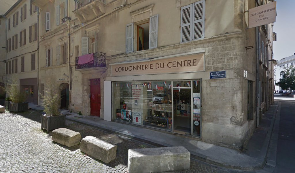 Retrouvez toutes les informations de contacts et horaires d&rsquo;ouverture pour Relais Pickup CORDONNERIE DU CENTRE situé à Avignon dans le département Vaucluse (84). Pour effectuer envoyer vos colis (colissimo, chronopost, suivi colis), une gestion bancaire (banque postal, French Bank), votre [&hellip;]