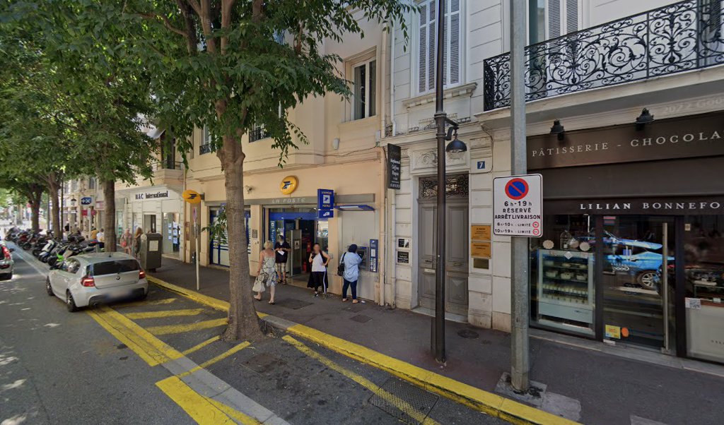 Retrouvez toutes les informations de contacts et horaires d&rsquo;ouverture pour La Poste ANTIBES DE GAULLE situé à Antibes dans le département Alpes-Maritimes (06). Pour effectuer envoyer vos colis (colissimo, chronopost, suivi colis), une gestion bancaire (banque postal, French Bank), votre [&hellip;]