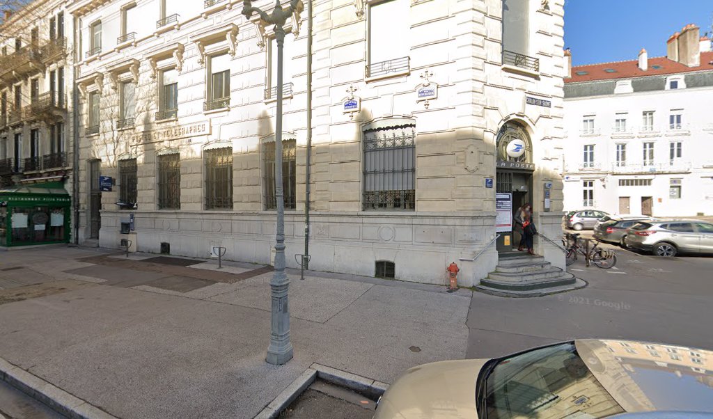 Retrouvez toutes les informations de contacts et horaires d&rsquo;ouverture pour La Poste CHALON SUR SAONE REPUBLIQUE situé à Chalon sur saone dans le département Saône-et-Loire (71). Pour effectuer envoyer vos colis (colissimo, chronopost, suivi colis), une gestion bancaire (banque postal, [&hellip;]