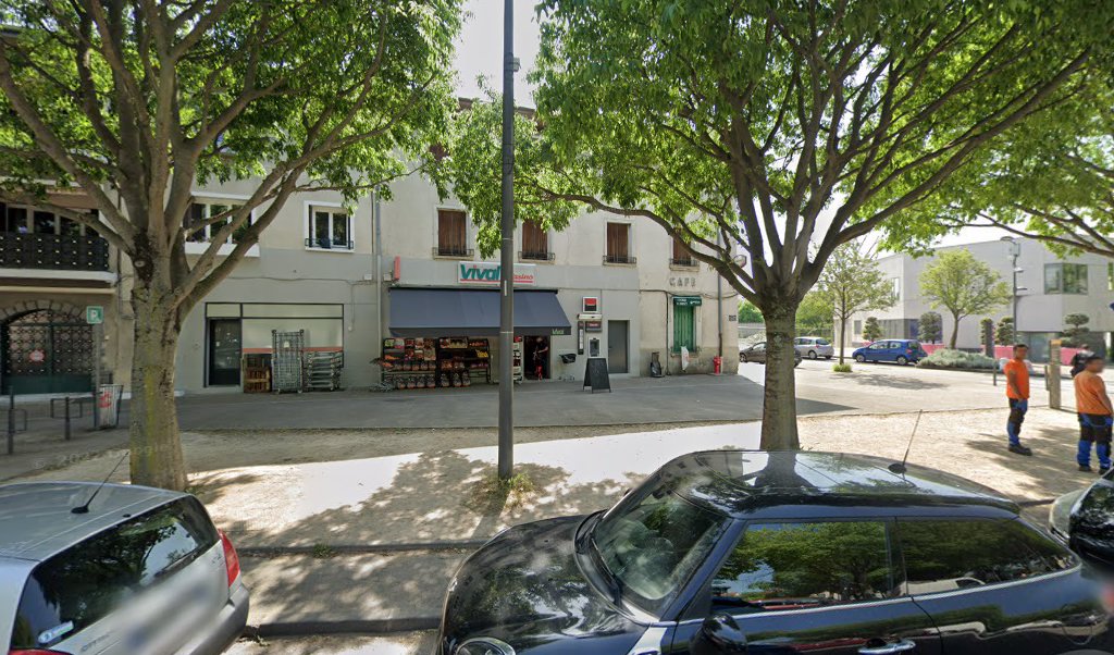 Retrouvez toutes les informations de contacts et horaires d&rsquo;ouverture pour La Poste Agence Communale FEYZIN Mairie situé à Feyzin dans le département Rhône (69). Pour effectuer envoyer vos colis (colissimo, chronopost, suivi colis), une gestion bancaire (banque postal, French Bank), [&hellip;]