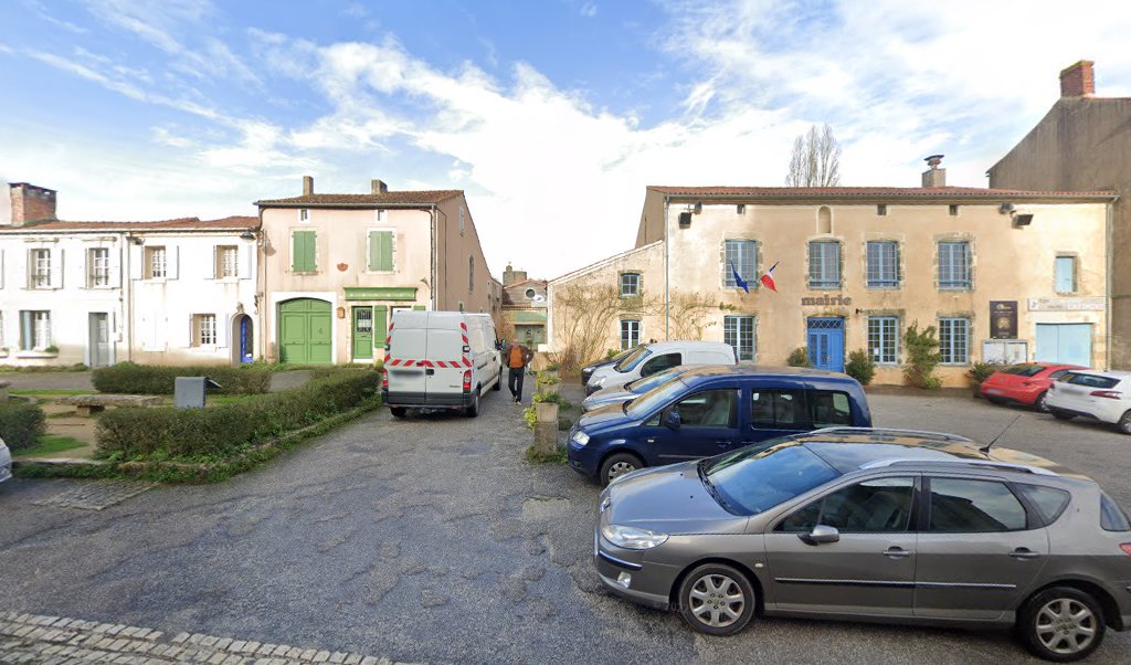 Retrouvez toutes les informations de contacts et horaires d&rsquo;ouverture pour La Poste Agence Communale VOUVANT Mairie situé à Vouvant dans le département Vendée (85). Pour effectuer envoyer vos colis (colissimo, chronopost, suivi colis), une gestion bancaire (banque postal, French Bank), [&hellip;]