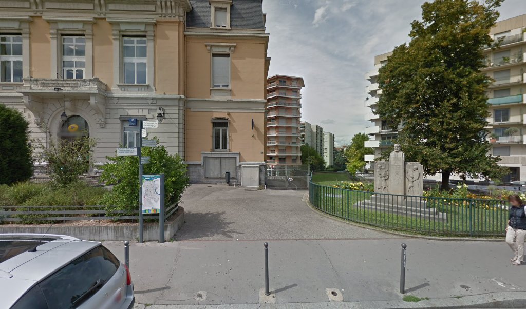 Retrouvez toutes les informations de contacts et horaires d&rsquo;ouverture pour La Poste VILLEURBANNE GRANDCLEMENT situé à Villeurbanne dans le département Rhône (69). Pour effectuer envoyer vos colis (colissimo, chronopost, suivi colis), une gestion bancaire (banque postal, French Bank), votre courrier [&hellip;]