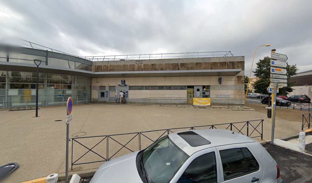 Retrouvez toutes les informations de contacts et horaires d&rsquo;ouverture pour La Poste LUNEL TIVOLI situé à Lunel dans le département Hérault (34). Pour effectuer envoyer vos colis (colissimo, chronopost, suivi colis), une gestion bancaire (banque postal, French Bank), votre courrier [&hellip;]