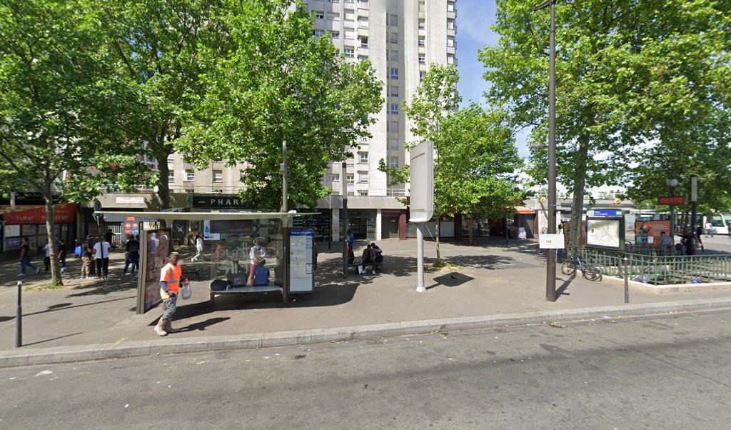 Retrouvez toutes les informations de contacts et horaires d&rsquo;ouverture pour La Poste PARIS PORTE DE LA CHAPELLE situé à Paris dans le département Paris (75). Pour effectuer envoyer vos colis (colissimo, chronopost, suivi colis), une gestion bancaire (banque postal, French [&hellip;]