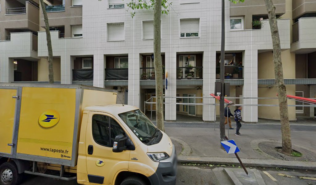 Retrouvez toutes les informations de contacts et horaires d&rsquo;ouverture pour La Poste PARIS LA FONTAINE situé à Paris dans le département Paris (75). Pour effectuer envoyer vos colis (colissimo, chronopost, suivi colis), une gestion bancaire (banque postal, French Bank), votre [&hellip;]