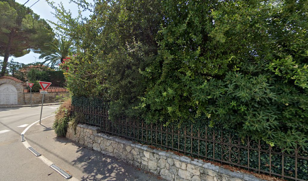 Retrouvez toutes les informations de contacts et horaires d&rsquo;ouverture pour Relais Pickup LA CAVE situé à Roquefort les pins dans le département Alpes-Maritimes (06). Pour effectuer envoyer vos colis (colissimo, chronopost, suivi colis), une gestion bancaire (banque postal, French Bank), [&hellip;]
