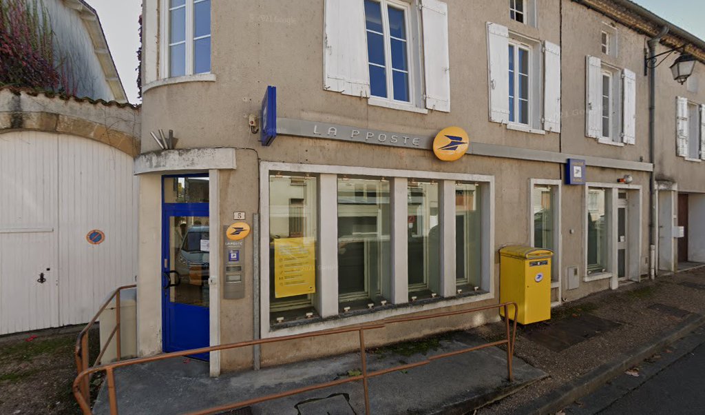 Retrouvez toutes les informations de contacts et horaires d&rsquo;ouverture pour La Poste AVAILLES LIMOUZINE situé à Availles limouzine dans le département Vienne (86). Pour effectuer envoyer vos colis (colissimo, chronopost, suivi colis), une gestion bancaire (banque postal, French Bank), votre [&hellip;]