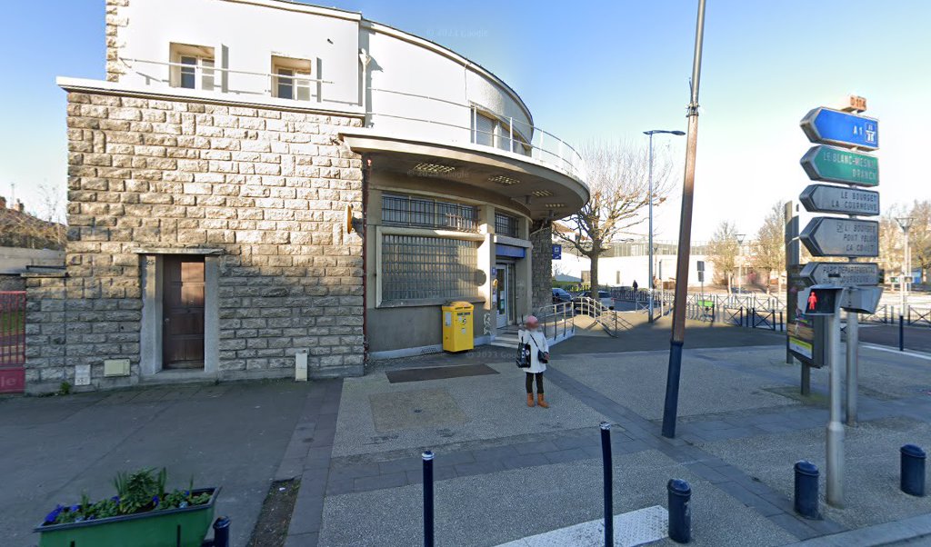 Retrouvez toutes les informations de contacts et horaires d&rsquo;ouverture pour La Poste DUGNY situé à Dugny dans le département Seine-Saint-Denis (93). Pour effectuer envoyer vos colis (colissimo, chronopost, suivi colis), une gestion bancaire (banque postal, French Bank), votre courrier (suivi [&hellip;]