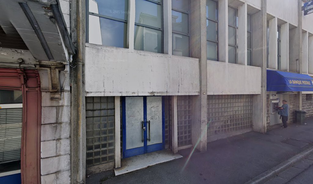 Retrouvez toutes les informations de contacts et horaires d&rsquo;ouverture pour La Poste LOURDES situé à Lourdes dans le département Hautes-Pyrénées (65). Pour effectuer envoyer vos colis (colissimo, chronopost, suivi colis), une gestion bancaire (banque postal, French Bank), votre courrier (suivi [&hellip;]